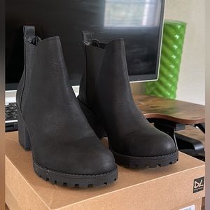 Dirty Laundry Lisbon Black Boot (8.5 US)